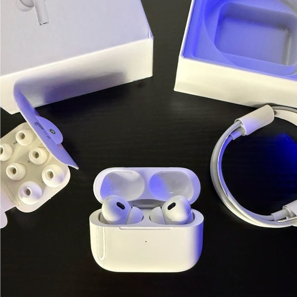 Apple Wireless Earbuds with Charging Case - White